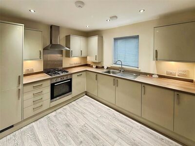 3 bedroom End Terrace Flat for sale