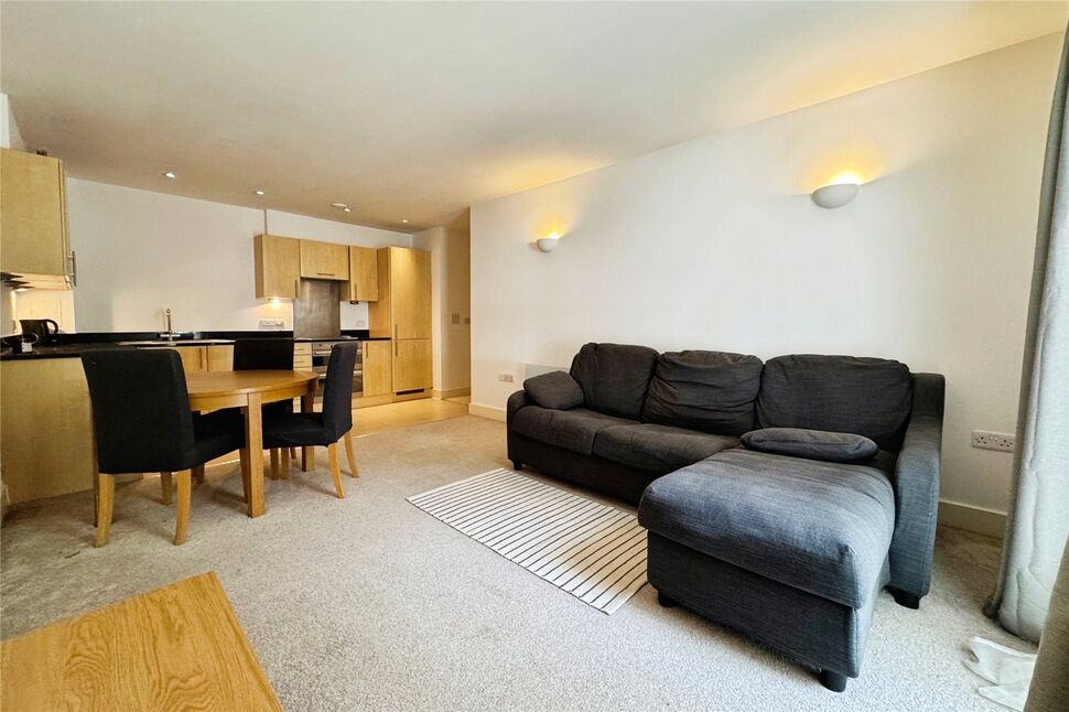 Lounge / kitchen