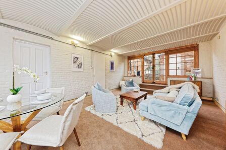 4 bedroom Mid Terrace House for sale