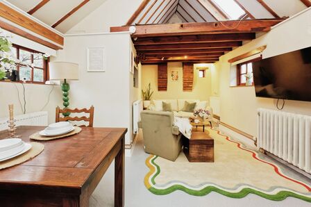 3 bedroom Mid Terrace House for sale