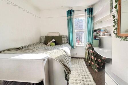 St. Martins Road, 1 bedroom Mid Terrace Room to rent, &pound;550 pcm