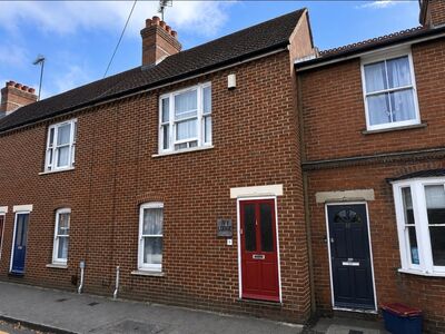2 bedroom Mid Terrace House for sale