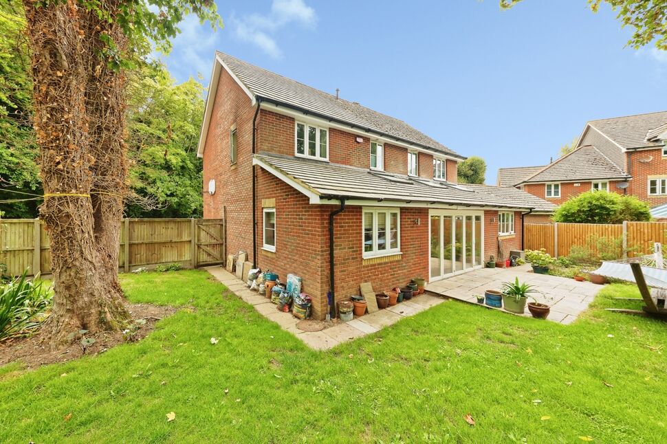 Main image of 5 bedroom Detached House for sale, Candlers Way, Chartham, Canterbury, CT4