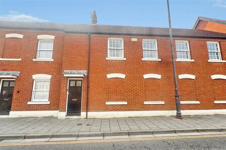 Station Road West, 2 bedroom Flat to rent, &pound;1,300 pcm