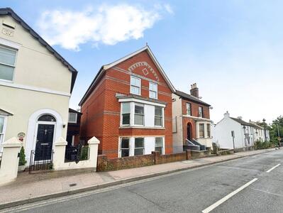 Nunnery Fields, 3 bedroom Flat to rent, &pound;1,595 pcm