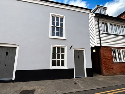 3 bedroom Mid Terrace House to rent