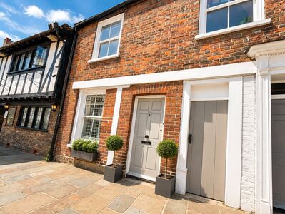 St. Dunstans Street, 4 bedroom Mid Terrace House to rent, &pound;1,930 pcm