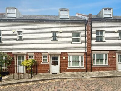 Barton Mill Road, 3 bedroom Mid Terrace House for sale, &pound;260,000