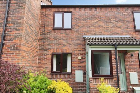 St. Martins Court, 2 bedroom Flat to rent, &pound;725 pcm