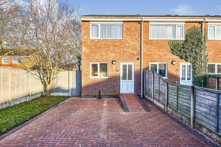2 bedroom Mid Terrace House to rent