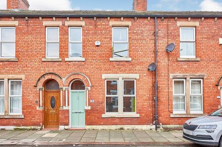 3 bedroom Mid Terrace House to rent