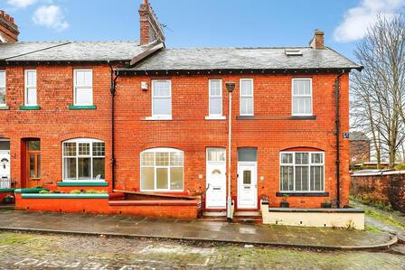 3 bedroom Mid Terrace House to rent