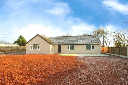 Low Harker, 4 bedroom Detached Bungalow to rent, &pound;1,200 pcm