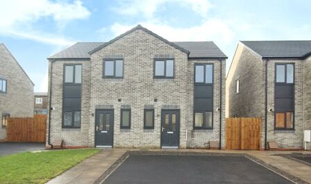 Sanderling Close, 3 bedroom Semi Detached House to rent, £1,300 pcm