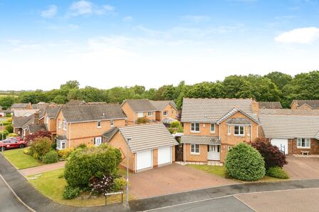 Larch Drive, 4 bedroom Detached House for sale, £400,000