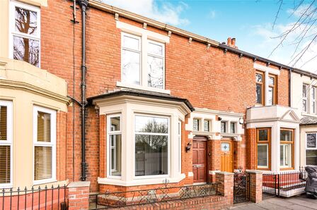 Warwick Road, 2 bedroom Mid Terrace House for sale, £145,000
