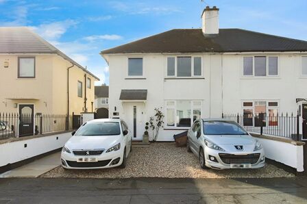 Briar Bank, 3 bedroom Semi Detached House to rent, £850 pcm