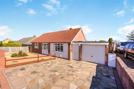 Mallyclose Drive, 3 bedroom Detached Bungalow for sale, £275,000