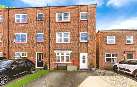 4 bedroom End Terrace House for sale