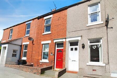 2 bedroom Mid Terrace House for sale