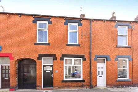 3 bedroom Mid Terrace House for sale