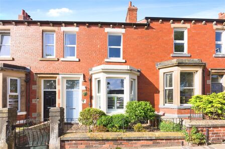3 bedroom Mid Terrace House for sale