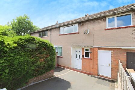 3 bedroom Mid Terrace House for sale