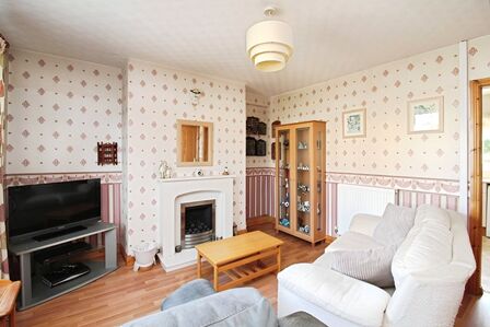 3 bedroom Mid Terrace House for sale