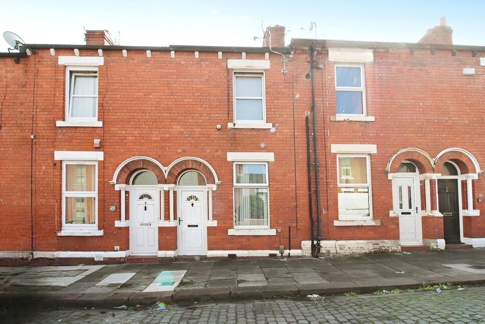 2 bedroom Mid Terrace House for sale