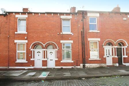 2 bedroom Mid Terrace House for sale