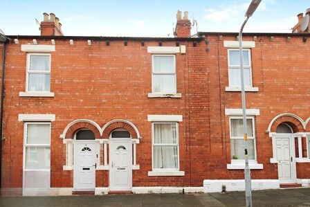 2 bedroom Mid Terrace House for sale