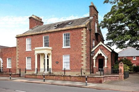 Newtown Road, 2 bedroom  Flat to rent, £525 pcm