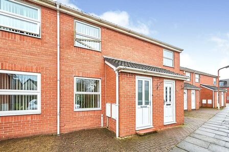 2 bedroom Mid Terrace House to rent