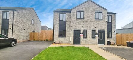 Sanderling Close, 3 bedroom Semi Detached House to rent, £1,200 pcm