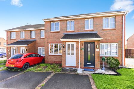 2 bedroom Mid Terrace House for sale