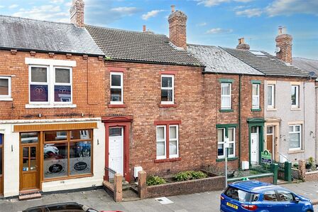 3 bedroom Mid Terrace House for sale