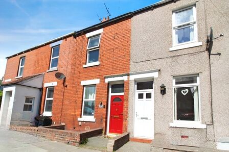 2 bedroom Mid Terrace House to rent