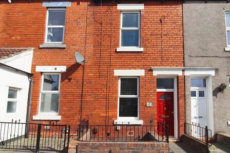 Crummock Street, 2 bedroom Mid Terrace House to rent, &pound;850 pcm