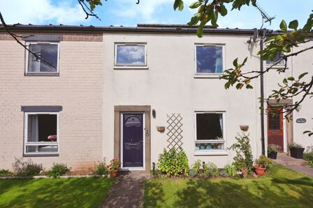 3 bedroom Mid Terrace House for sale