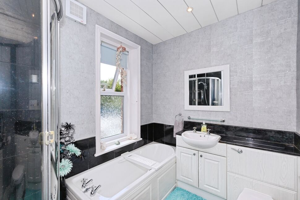 En-Suite Bathroom