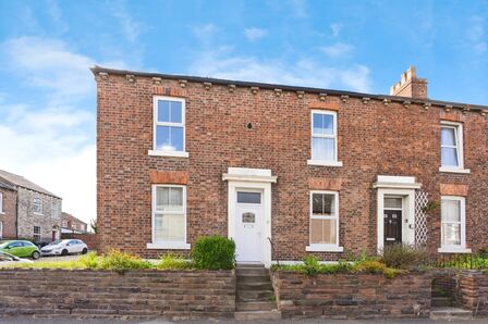 2 bedroom End Terrace House for sale