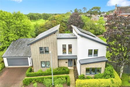 6 bedroom Detached House for sale