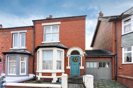 3 bedroom Mid Terrace House for sale