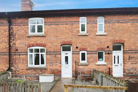 3 bedroom Mid Terrace House to rent