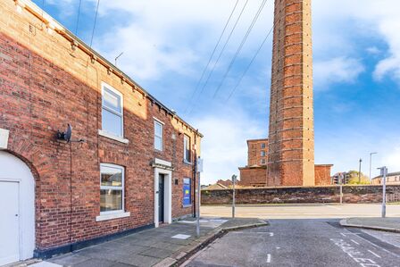 2 bedroom Mid Terrace House for sale