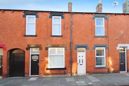 3 bedroom Mid Terrace House to rent