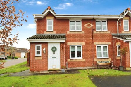 Watermans Walk, 3 bedroom Semi Detached House to rent, &pound;950 pcm
