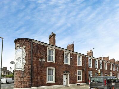 Woodrouffe Terrace, 1 bedroom Flat for sale, &pound;45,000