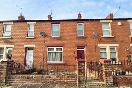 2 bedroom Mid Terrace House for sale