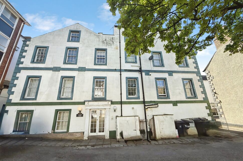 2 bedroom Flat for sale
